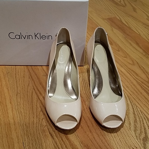 Calvin Klein Kasia Peep Toe Pumps Pale Pink Patent Leather - Picture 2 of 11